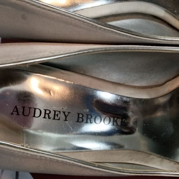 Pre-owned. "Audrey Brooke" woman's high heels 👠 - Picture 3 of 12